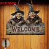 Los productos de madera son de venta caliente a través de las fronteras, con letreros de brujas de Halloween disponibles para varios lugares, suministrados exclusivamente para venta al por mayor en los pequeños mercados de Yiwu.