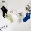 Meias Infantis Yi Shuang Shuang Outono Inverno Novo Estilo Coreano Meias de Cano Médio com Letra Algodão Penteado Meninos Xadrez Cor Vibrante Meias de Algodão Modernas