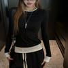 Camiseta Interna Cinza Estilo Coreano Falsa Duas Peças de Manga Longa para Mulheres, Camisa Base Emagrecedora para Outono e Inverno com Toque de Luxo, Top de Ombro Normal para Usar por Cima