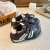 Zapatos Casuales Modernos y Versátiles para Niñas Primavera/Otoño 2026 Nuevo Estilo Zapatos Deportivos Cómodos de Suela Suave para Niños Medianos y Mayores Zapatos de Entrenamiento Alemanes