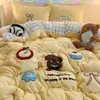 Invierno Espesado Toalla Bordada Terciopelo de Leche Juego de Cuatro Piezas Sábanas Funda Nórdica Más Ropa de Cama Juego de Tres Piezas Dormitorio Estudiantil 4
