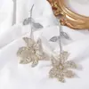 Novos Brincos de Flor com Cravação de Diamantes Duty Pesado da Za, Brincos Florais Tridimensionais de Cor Contrastante Dourado e Prateado, Brincos Femininos para Vestido de Noite