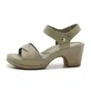 4255-1 Novo Modelo 2026 Sandálias de Salto Grosso com Blocos de Cores, Leves, Confortáveis, Não Cansam os Pés, Estilo Feminino, Venda por Atacado