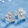 Pendientes de flor fresca estilo japonés y coreano Huitan pendientes de flor de circón brillante pendientes de flor de libro rojo pequeño recomendados para mujer
