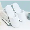 Hotel para todas las estaciones con zapatillas desechables de hotel de cinco estrellas al por mayor para el hogar de alta gama y grosor extra