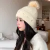 Sombreros de Punto de Lana Cálidos y Versátiles para Invierno y Otoño Estilo Coreano para Mujeres con Circunferencia de Cabeza Grande, Lindos Gorros de Punto con Pompón de Piel, Protección para las Orejas