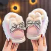 Pantuflas de Algodón para Niñas con Talón en Invierno, Lindas de Felpa para Bebé, Cómodas y Cálidas, Zapatos de Algodón Antideslizantes para el Hogar de Niña Pequeña