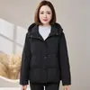 Jaqueta Puffer Curta de Penas Genuína de Alta Qualidade com Capuz Feminina Casaco Acolchoado Penas de Ganso Estilosa Espessada Resistente a Manchas Roupa para Mãe Roupa de Inverno