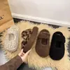 Versátil con puntadas apretadas, para faldas, sandalias planas 2026 artículo popular de celebridad de internet, lleno de estilo juvenil, pantuflas ligeras y delicadas para mujer