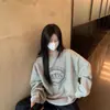 Sudadera de manga larga con cuello redondo, estilo retro americano, para mujer de talla grande, sin capucha, nuevo estilo de principios de otoño, top holgado y favorecedor para mujer de talla grande