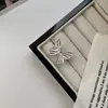 Anel Borboleta Texturizado em Prata Pura S999 Design de Nicho Luxo Acessível de Alta Qualidade Anel Literário Personalizado Estilo Floresta Aberta
