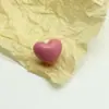 Cor de macaron botão de coração de pé alto cor de plástico coração de pêssego botão liso decoração de suéter infantil camisa de tricô