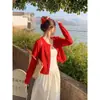 Cárdigan rojo combinado con una camisola, abrigo de primavera para mujer, nuevo top de punto de otoño 2026 para usar por fuera