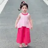 Doce Roupa de Verão para Meninas 2026 Novo Estilo Coleira de Renda para Bebê Colete Moda Verão Conjunto de Duas Peças para Meninas