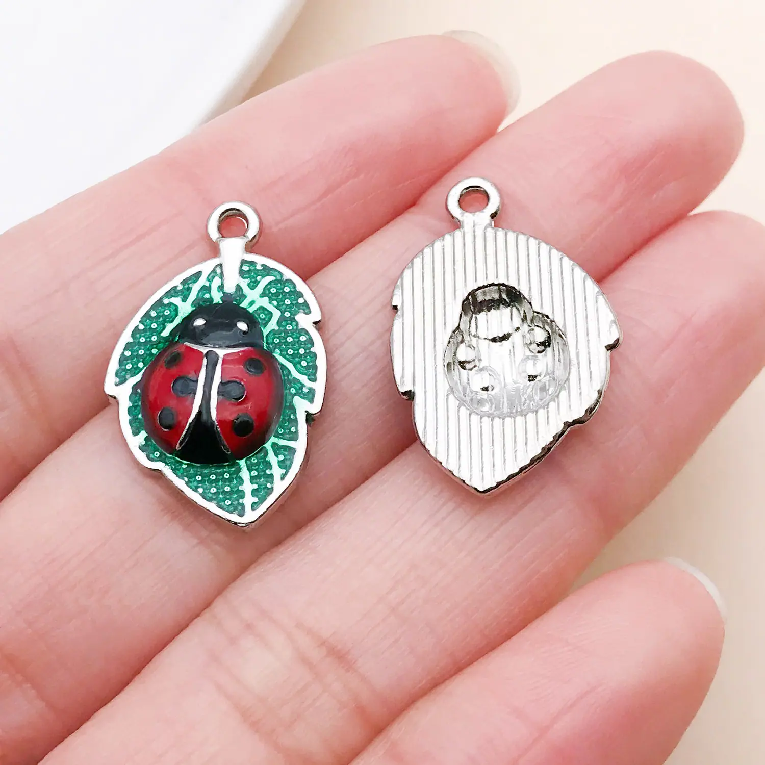 27010-HY2-白k绿色滴油锌合金树叶七星瓢虫昆虫23x