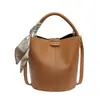 Bolso Pequeño Retro Marrón de Gama Alta para Mujer 2025 Nuevo Otoño e Invierno Versátil Bolso Cruzado Muy Popular Bolso tipo Satchel Bolso Cubo