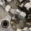 La junta separadora de agua de 3/8, la junta de pulverización tiene tres bases, y el tipo de férula está equipado con tubería de acero inoxidable de 9,52 mm