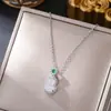 Cadena de clavícula de acero de titanio estilo retro nacional moda candado de paz de jade colgante de izaje todo partido temperamento accesorios de estilo chino de alta calidad