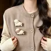 Broche fofo de ovelhinha 3D de pelúcia, um alfinete de animal doce e adorável para meninas, perfeito para bolsas, como um broche de amizade ou como um acessório decorativo para mulheres