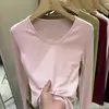 Nova Camisa Base Elegante de Manga Longa com Gola V em Lyocell Tencel para a Primavera de 2026 com Camiseta por Dentro para um Visual Emagrecedor e Versátil
