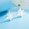 Pendientes de botón de flor tridimensional mate irregular retro francés súper hada para mujer, exquisitos, versátiles, de moda, verano, sensación de alta gama