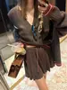 Falda corta plisada de punto gris estilo colegial para mujer, nueva y versátil de cintura alta, entalladora, línea A, otoño/invierno 2026