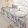 Almofada de assento de janela antiderrapante estilo princesa para todas as estações com uma saia, uma almofada de assento de janela de varanda de alta qualidade e luxuosa, e um protetor de peitoril de janela