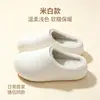 Pantuflas de algodón impermeables al por mayor de fábrica personalizadas para mujer, nuevo estilo de invierno, para uso en interiores en casa, antideslizantes, forradas de felpa, cálidas y con diseño de punta cerrada