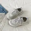 Tênis Esportivos de Nicho Estilo Hong Kong para Mulheres 2025 Outono Novos Sapatos de Treino Moral Casuais Ins Sapatos de Painel de Couro Retrô na Moda
