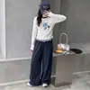 Camiseta de Manga Longa para Meninas 2026 Novo Estilo Primavera e Outono Camada Base Estilosa Infantil para Crianças de Meia-Idade e Mais Velhas Roupas de Outono Conjunto de Calça Xadrez