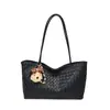 Bolsa Tote de Mão Estilo Coreano Retrô Atacado Bolsa Feminina Outono 2026 Nova Cor Sólida Trançada Bolsa de Ombro Único Bolsa para o Dia a Dia Bolsa de Axila