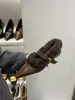Sapatos de algodão Chuyuji estilo retrô com biqueira quadrada e forro de pelúcia para mulheres, novo estilo outono e inverno 2026, com aumento interno de altura e salto grosso estiloso
