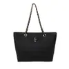 Bolso Tote de Moda para Mujer de Gran Capacidad con Relieve de Calavera, Color Sólido, Bolso de Hombro Versátil Casual y Elegante de Nicho