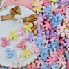 Pajarita de color lazo Mini tamaño pequeño pinza para uñas pegatina de refrigerador pegamento cremoso accesorios diy parche para ropa