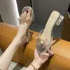 Sandálias Estilo Fada para Mulheres, Chinelos de Exterior, Novo Modelo de Verão 2025, Decoração de Flor de Cristal, Tira Única, Chinelos Versáteis