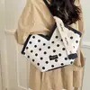 Bolsa de gran capacidad para mujeres que van al trabajo, nueva bolsa de mano de lunares de moda 2026, bolsa de hombro debajo del brazo simple y elegante