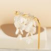 Pendientes Largos Elegantes Vintage de Alto Nivel con Borla de Pétalos de Concha Estilo Francés Elegante Distinctivo Placa para Incienso de Mosquito Indolora Clip para Oreja