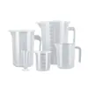 Taza medidora de plástico de gran capacidad cuidadosamente seleccionada con tapa y escala, herramienta de prueba específica de laboratorio resistente al calor de grado alimenticio