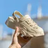 Sandálias Esportivas de Alta Qualidade Design Oco Respirável Unissex Sapatos de Praia Estilo de Rua Chinelos Fechados