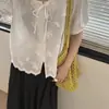 2026 Novo Estilo Exquisito de Verão Coreano Dongdaemun Elegante Blusa Doce de Renda Bordada com Cadarço de Manga Curta para Mulheres