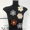 Estilo Xiaoxiang Lana Hecho a Mano Flor Tridimensional Corsage Accesorios para Mujer Primavera y Otoño Nuevo Suéter de Punto Prenda Piezas de Flor Decorativas