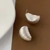 Pendientes de Croissant de Aleación de Cobre Simples y Elegantes, Accesorios de Moda de Exportación Europea y Americana, Versátiles y Audaces, con Cierres de Plata de Ley S925