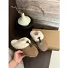 Colección otoño e invierno 2026: Pantuflas slip-on versátiles y elegantes para mujer, con un diseño cálido forrado de felpa.