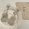 Aretes de Borla de Flor Hueca de Perla Diamante de Pin Plateado Personalidad Exagerada Moda Europea y Americana Lujo Ligero Aretes Elegantes Explosiones