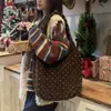 510131 2025 Otoño e Invierno Nuevo Bolso de Mujer Bolso Tote de Lana de Cordero en Forma de Corazón Bolso de Hombro para Mujer Bolso Chaleco de Mano