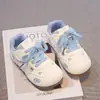 Zapatos Deportivos Bajos de Velcro para Niñas, Decorados con Dibujos Animados Lindos, Nuevos para Primavera y Otoño 2026, Zapatos Casuales Ligeros para Bebé con Suela Suave