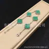 Versão High-End de 15mm do Clássico Bracelete de Trevo de Quatro Folhas para Mulheres, Joia Empilhável Colorida de Madrepérola Banhada a Ouro 18K de Luxo Leve com um Toque de Alta Qualidade