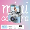 Cámara Digital de Pulgar CCD Retro Estudiante Foto y Video Vlog Pantalla abatible Cámara de Tarjeta Portátil Cámara de Palma