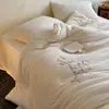 Colcha de verão simples e luxuosa em mistura de algodão e linho bordada com 10% de enchimento de fibra de soja, lavável, macia e fofa, adequada para primavera, outono e inverno