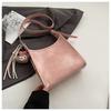 Bolsos de Mujer de Gama Alta de Nicho 2026 Nuevo Primavera/Verano Bolso Cruzado Vintage Versátil Bolso de Hombro Tipo Cubo Casual